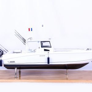 Boston Whaler Outrage 370 Model Boat