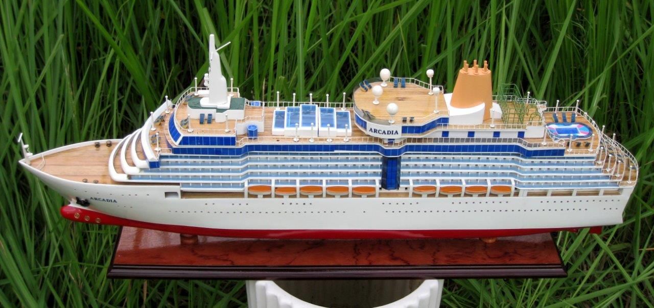 Arcadia Wooden Model Boat - GN