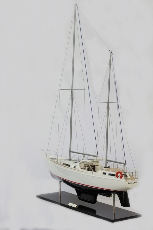 Amel Model Yacht (Superior Range) - HM