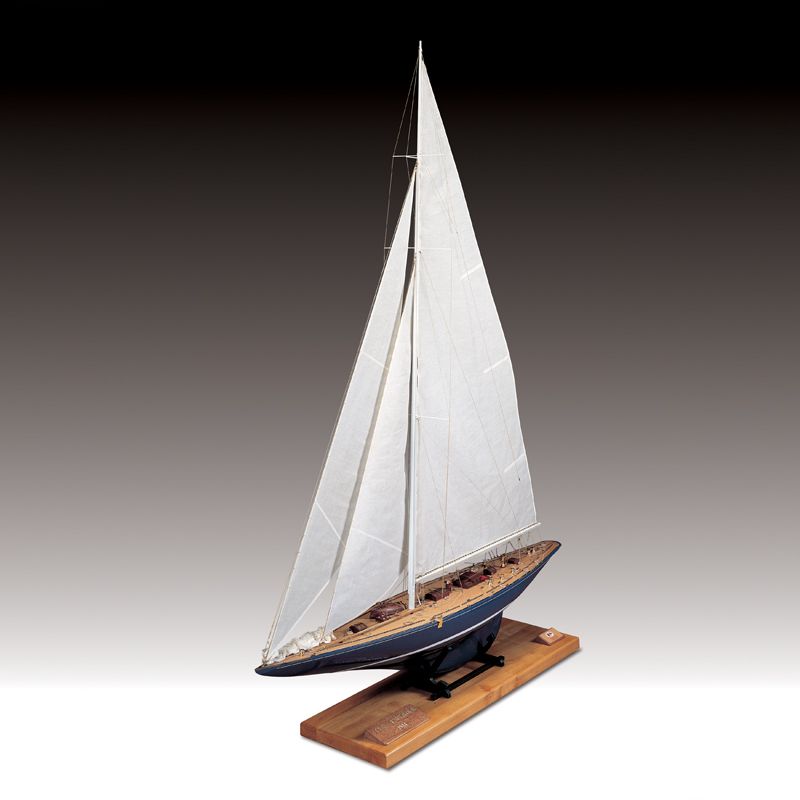 Endeavour Yacht Scale 1:35 Model Boat Kit - Amati (1700/82)