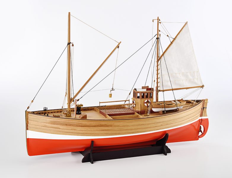 Fifie Scottish Fishing Vessel Model Boat Kit (Amati 1300/09) UK