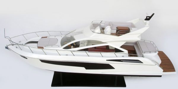 Sunseeker 68 Model Yacht - GN