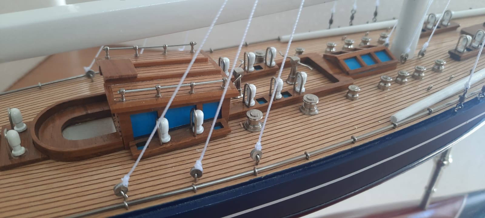 Endeavour Model Yacht  (Superior Range) - PSM