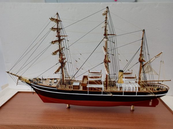 RRS Discovery Model Ship - PSM9275