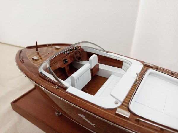 Boesch 710 Model Boat - PSM5432