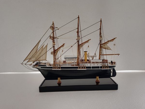 Endurance 1912 (Sir Ernest Shakleton) Model Ship ( Premier Range) - PSM